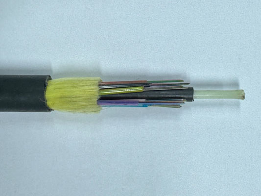 Cable à fibre optique extérieur à mode unique G652D à combinaison unique pour mini-ADSS aérien