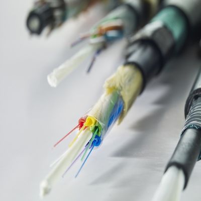 Cable aérien autoportant à 48 cœurs, entièrement diélectrique, ADSS, portée 100 m, portée 200 m