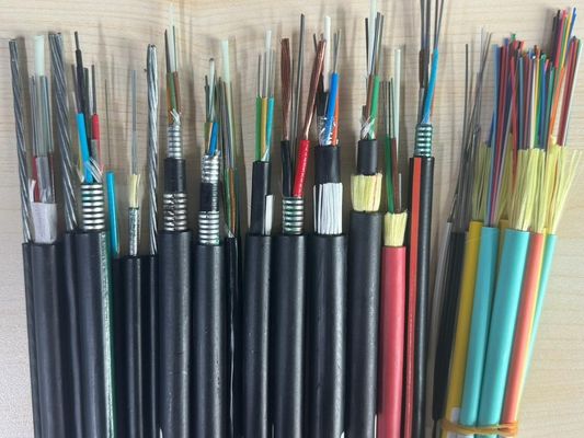12 cœurs GYXTW câble à fibre optique SM extérieur unitube blindé avec ruban d'acier 6mm 7mm 8mm câble à fibre optique