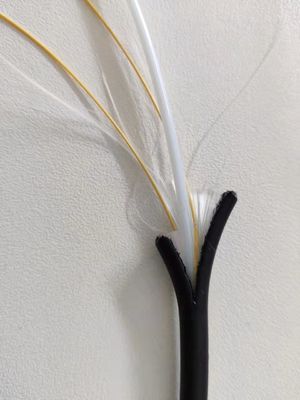 Câble optique de fibre de tube d'unité du renfort KFRP de gaine avec le fil en verre