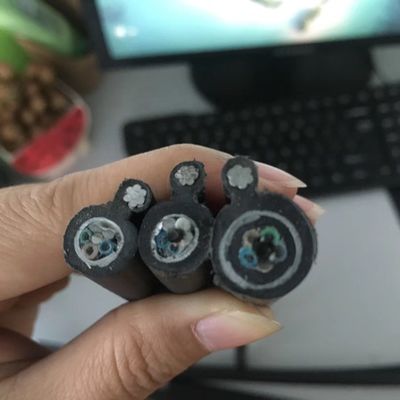 GYFTC8Y53 gaine de PE de câble optique de fibre du schéma 8 autosuffisante