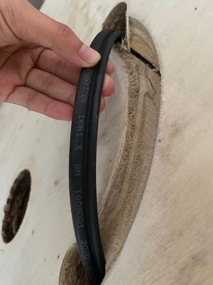 Gaine de PE de câble optique de fibre du schéma 8 de la force GYTC8S de fil d'acier